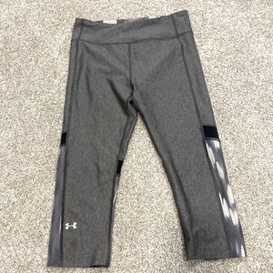 Women’s Used Under Armor Compression Leggings. Size: MEDIUM